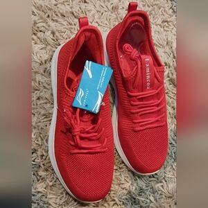 ❤️NEW WOMEN'S LAMINCOA TENNIS SHOES- SZ 40❤️